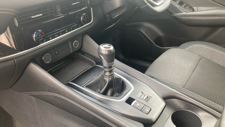 Nissan Qashqai 1.3 DiG-T MH N-Connecta 5dr Petrol Hatchback